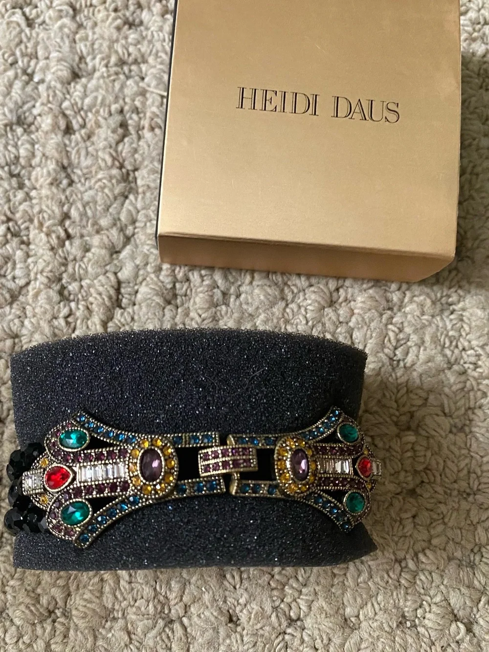 Heidi Daus 3 earrings and 1 bracelet NIB - Picture 6 of 7